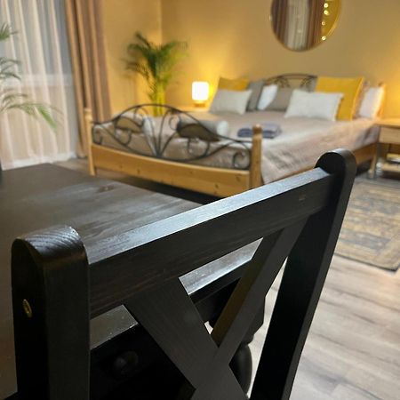 Terracotta Apartment - Zentral, Parken, Netflix, Kontaktloses Einchecken, Kingsize-Bett Wuppertal Dış mekan fotoğraf