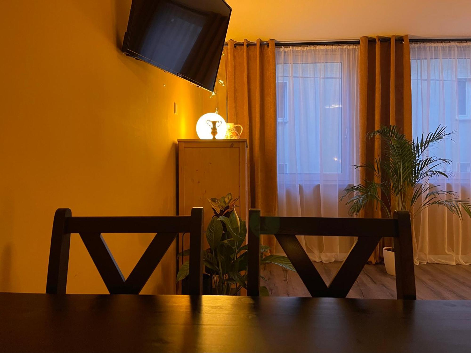 Terracotta Apartment - Zentral, Parken, Netflix, Kontaktloses Einchecken, Kingsize-Bett Wuppertal Dış mekan fotoğraf